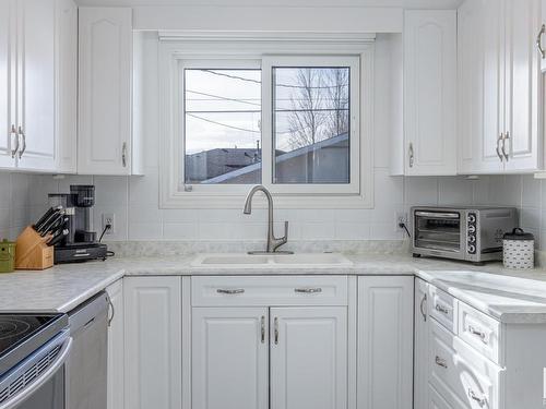 6211 95 Avenue, Edmonton, AB - Indoor Photo Showing Kitchen