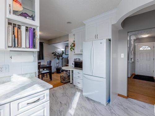 6211 95 Avenue, Edmonton, AB - Indoor Photo Showing Kitchen