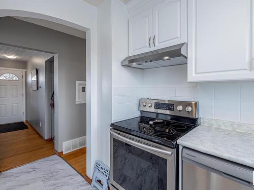 6211 95 Avenue, Edmonton, AB - Indoor Photo Showing Kitchen