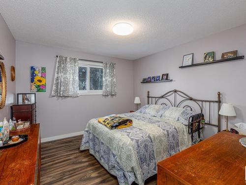 6211 95 Avenue, Edmonton, AB - Indoor Photo Showing Bedroom