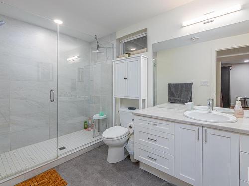 6211 95 Avenue, Edmonton, AB - Indoor Photo Showing Bathroom