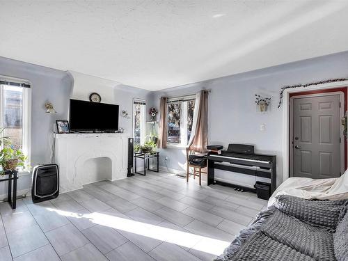 11937 85 Street, Edmonton, AB - Indoor Photo Showing Living Room