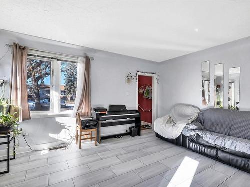 11937 85 Street, Edmonton, AB - Indoor Photo Showing Living Room