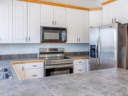 9216 86 Street, Edmonton, AB - Indoor Photo Showing Kitchen