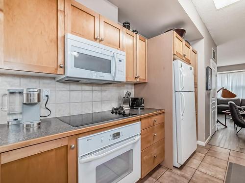 101 8619 111 Street, Edmonton, AB - Indoor Photo Showing Kitchen