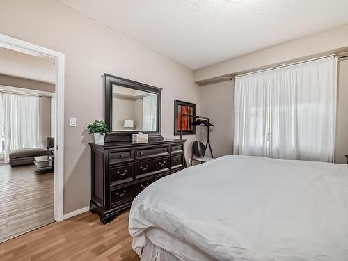 101 8619 111 Street, Edmonton, AB - Indoor Photo Showing Bedroom