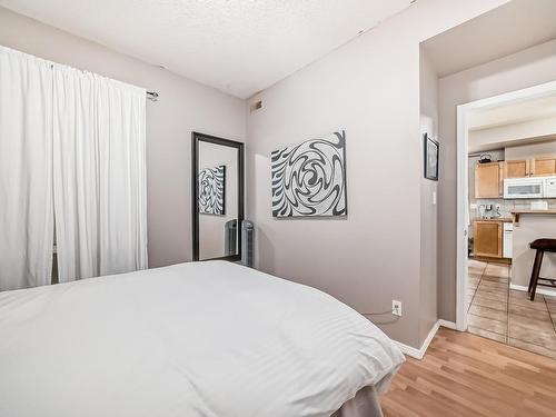 101 8619 111 Street, Edmonton, AB - Indoor Photo Showing Bedroom