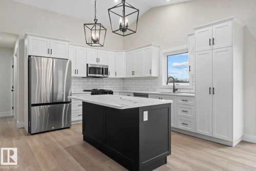 807 Schooner Drive, Cold Lake, AB - Indoor Photo Showing Kitchen With Upgraded Kitchen