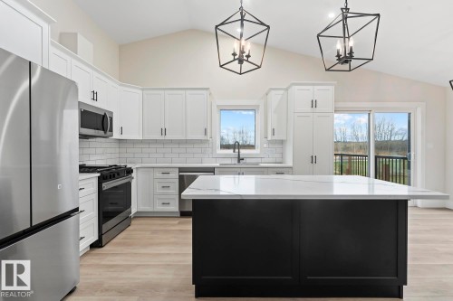807 Schooner Drive, Cold Lake, AB - Indoor Photo Showing Kitchen With Upgraded Kitchen