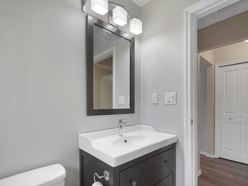 10619 81 Street, Edmonton, AB - Indoor Photo Showing Bathroom