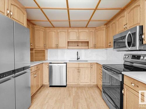 3020 105 Street, Edmonton, AB - Indoor Photo Showing Kitchen