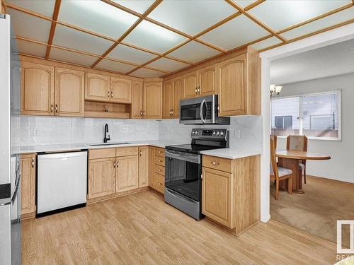 3020 105 Street, Edmonton, AB - Indoor Photo Showing Kitchen