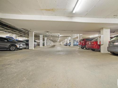 127 8528 82 Avenue, Edmonton, AB - Indoor Photo Showing Garage