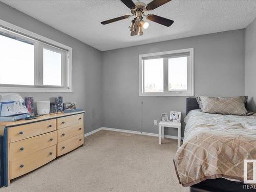 9823 156 Avenue, Edmonton, AB - Indoor Photo Showing Bedroom