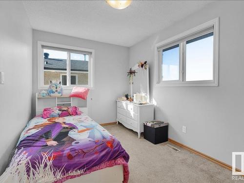 9823 156 Avenue, Edmonton, AB - Indoor Photo Showing Bedroom