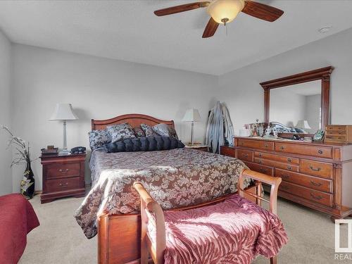 9823 156 Avenue, Edmonton, AB - Indoor Photo Showing Bedroom