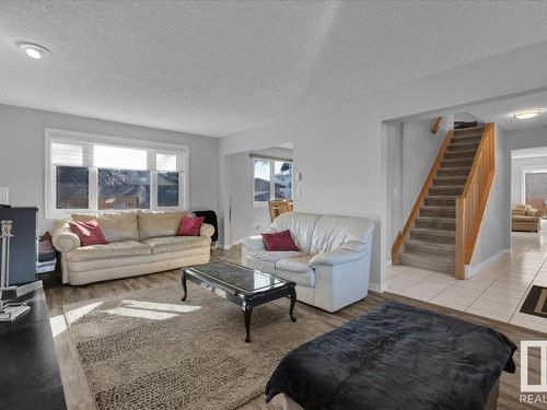 9823 156 Avenue, Edmonton, AB - Indoor Photo Showing Living Room