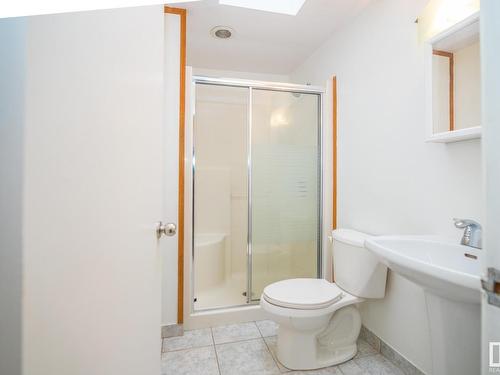 10819 138 Street, Edmonton, AB - Indoor Photo Showing Bathroom