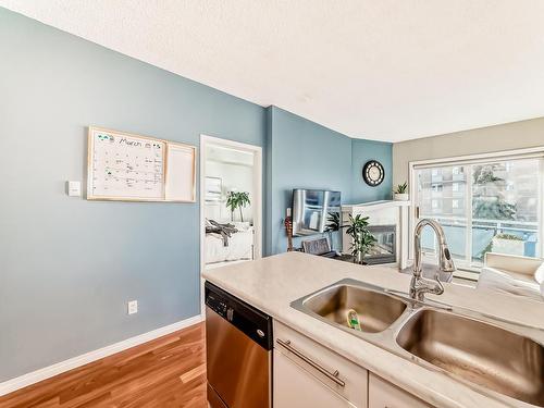 504 10504 99 Avenue, Edmonton, AB - Indoor Photo Showing Kitchen With Double Sink