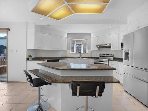 950 Burrows Crescent, Edmonton, AB - Indoor Photo Showing Kitchen