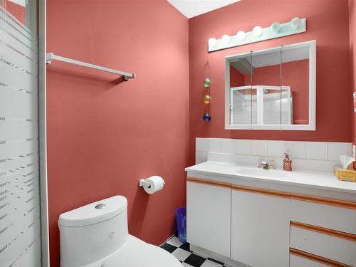 950 Burrows Crescent, Edmonton, AB - Indoor Photo Showing Bathroom