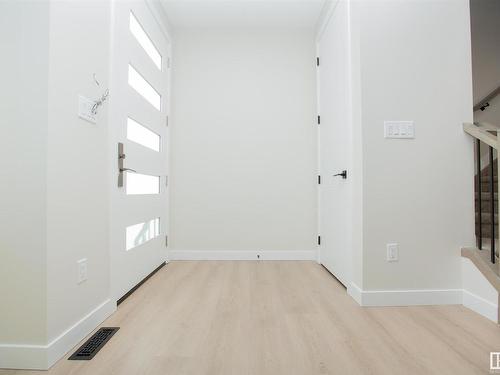 9654 76 Avenue, Edmonton, AB - Indoor Photo Showing Other Room