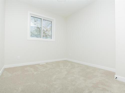 9654 76 Avenue, Edmonton, AB - Indoor Photo Showing Other Room