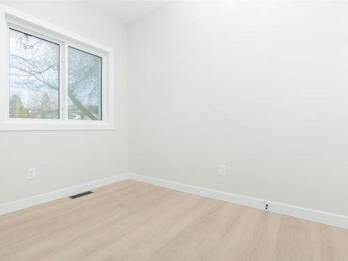 9654 76 Avenue, Edmonton, AB - Indoor Photo Showing Other Room