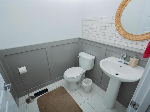 526 Orchards Boulevard, Edmonton, AB - Indoor Photo Showing Bathroom