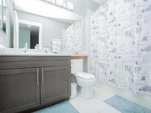 526 Orchards Boulevard, Edmonton, AB - Indoor Photo Showing Bathroom