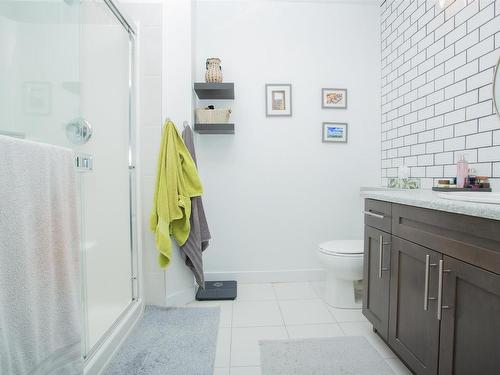 526 Orchards Boulevard, Edmonton, AB - Indoor Photo Showing Bathroom