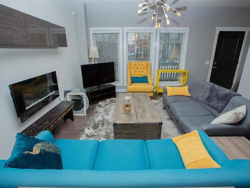 526 Orchards Boulevard, Edmonton, AB - Indoor Photo Showing Living Room