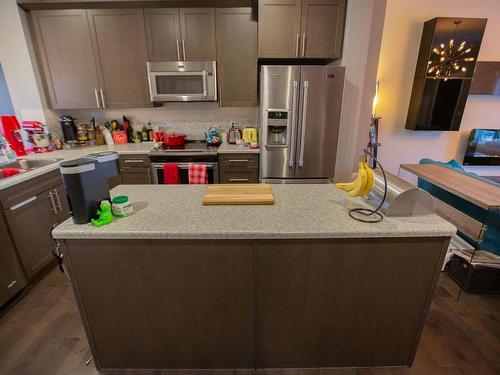 526 Orchards Boulevard, Edmonton, AB - Indoor Photo Showing Kitchen