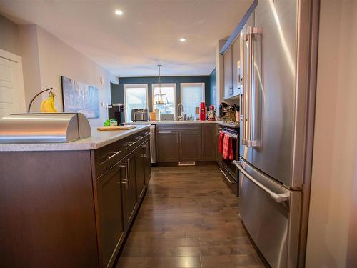 526 Orchards Boulevard, Edmonton, AB - Indoor Photo Showing Kitchen