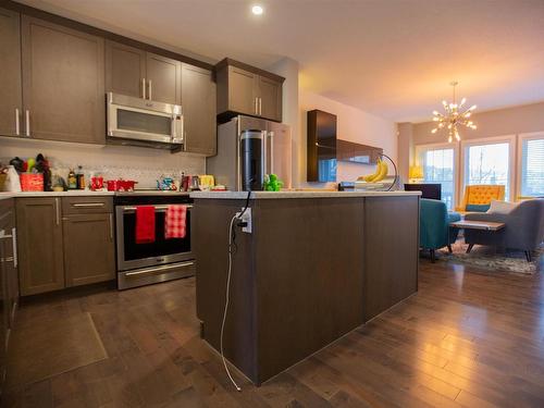 526 Orchards Boulevard, Edmonton, AB - Indoor Photo Showing Kitchen