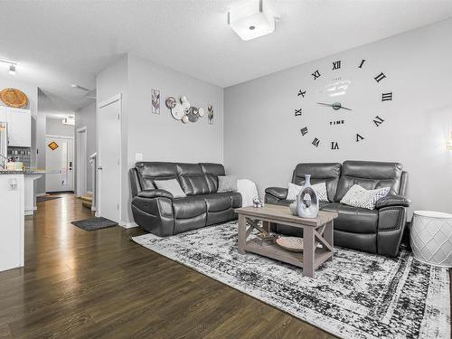 2614 Casey Way, Edmonton, AB - Indoor Photo Showing Living Room