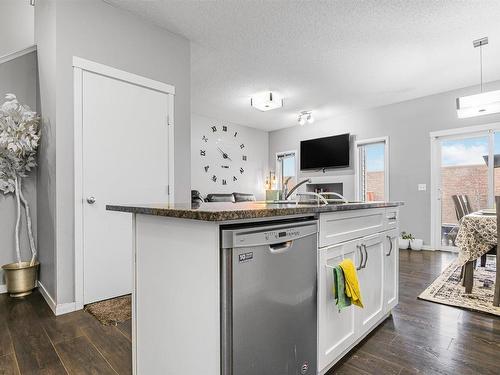 2614 Casey Way, Edmonton, AB - Indoor Photo Showing Kitchen