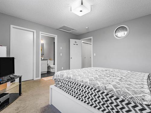 2614 Casey Way, Edmonton, AB - Indoor Photo Showing Bedroom