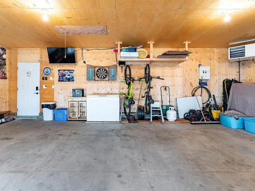 1640 57 Street, Edmonton, AB - Indoor Photo Showing Garage