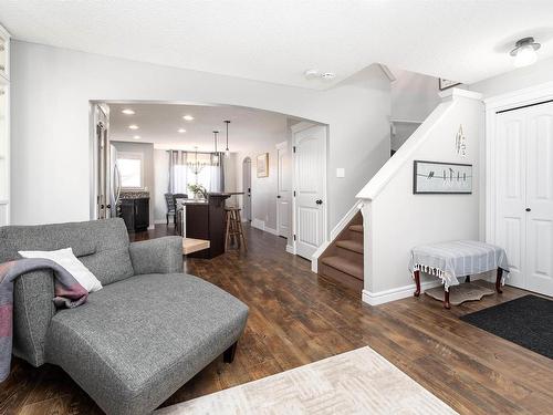 1640 57 Street, Edmonton, AB - Indoor Photo Showing Living Room