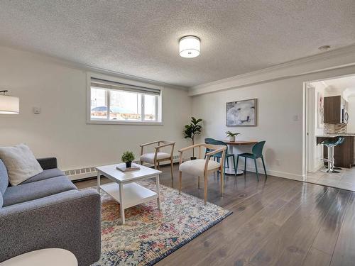 1 9640 82 Avenue, Edmonton, AB - Indoor Photo Showing Living Room