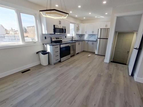 15310 121 Street, Edmonton, AB - Indoor Photo Showing Kitchen