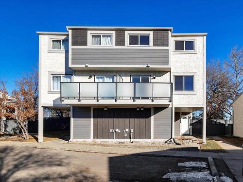 421 Willow Court, Edmonton, AB - Indoor Photo Showing Other Room