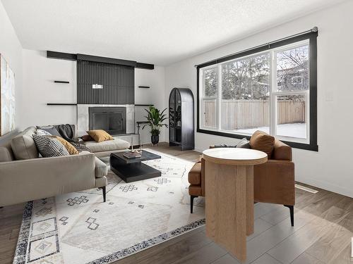 2432 117 Street, Edmonton, AB - Indoor Photo Showing Living Room