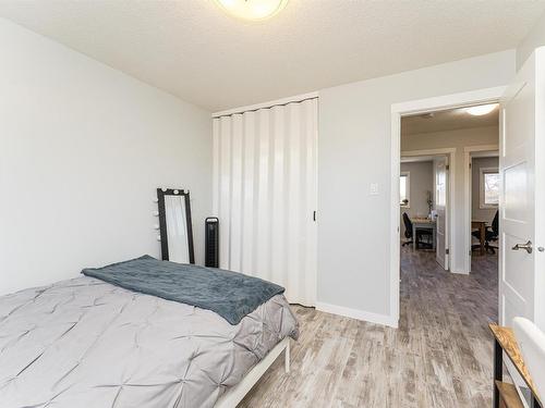 173 Royal Road, Edmonton, AB - Indoor Photo Showing Bedroom