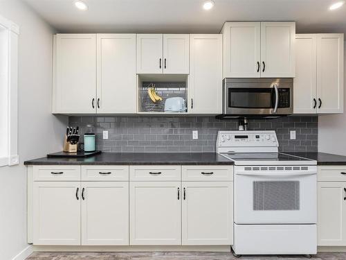 173 Royal Road, Edmonton, AB - Indoor Photo Showing Kitchen