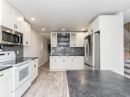 173 Royal Road, Edmonton, AB - Indoor Photo Showing Kitchen