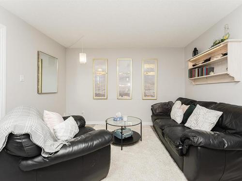 173 Royal Road, Edmonton, AB - Indoor Photo Showing Living Room