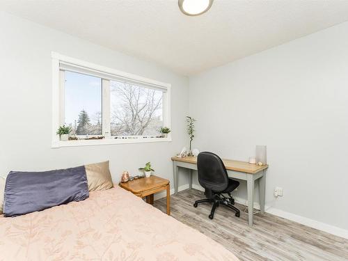 173 Royal Road, Edmonton, AB - Indoor Photo Showing Bedroom