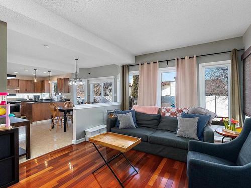 4340 28A Street, Edmonton, AB - Indoor Photo Showing Living Room